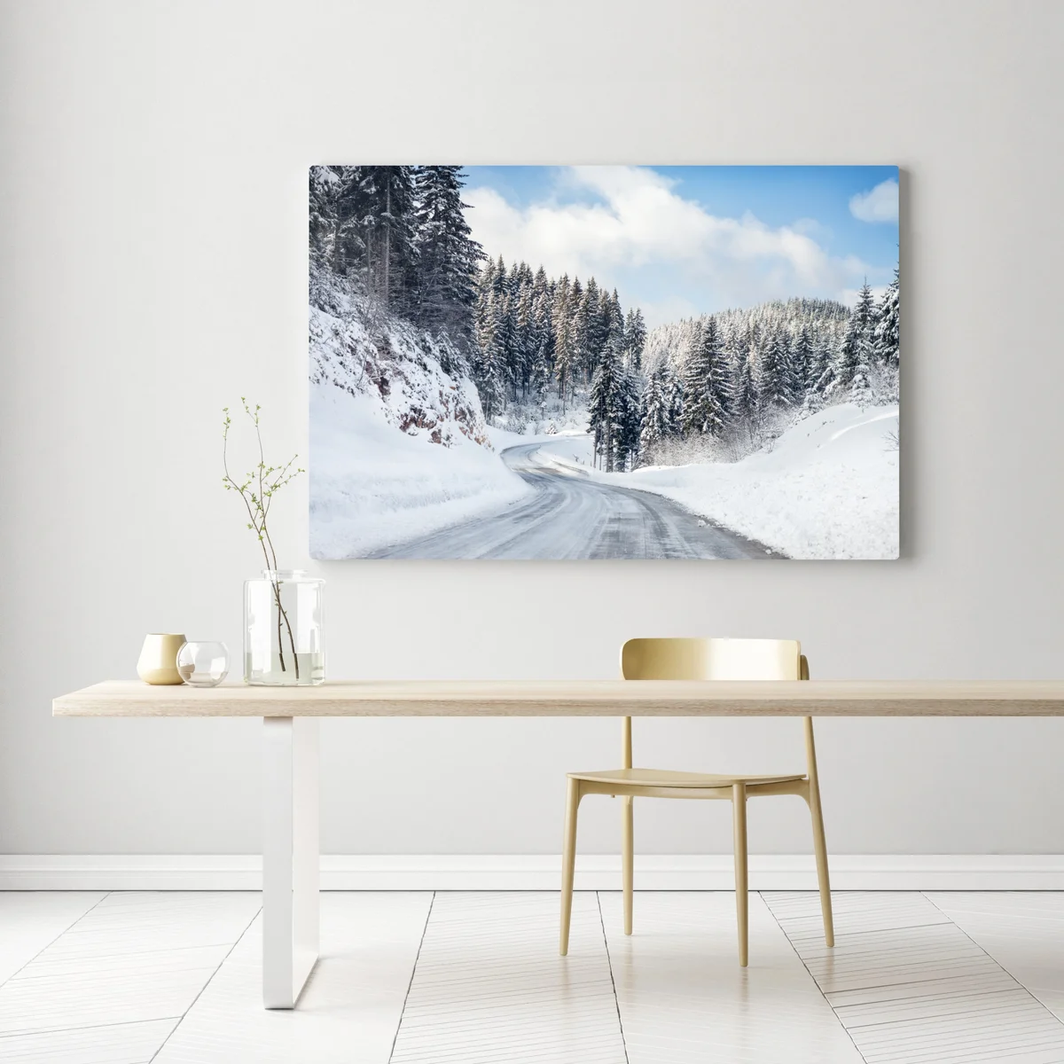 Leinwandbild winterstraße durch verschneiten nadelwald Leinwandbild winterstraße durch verschneiten nadelwald