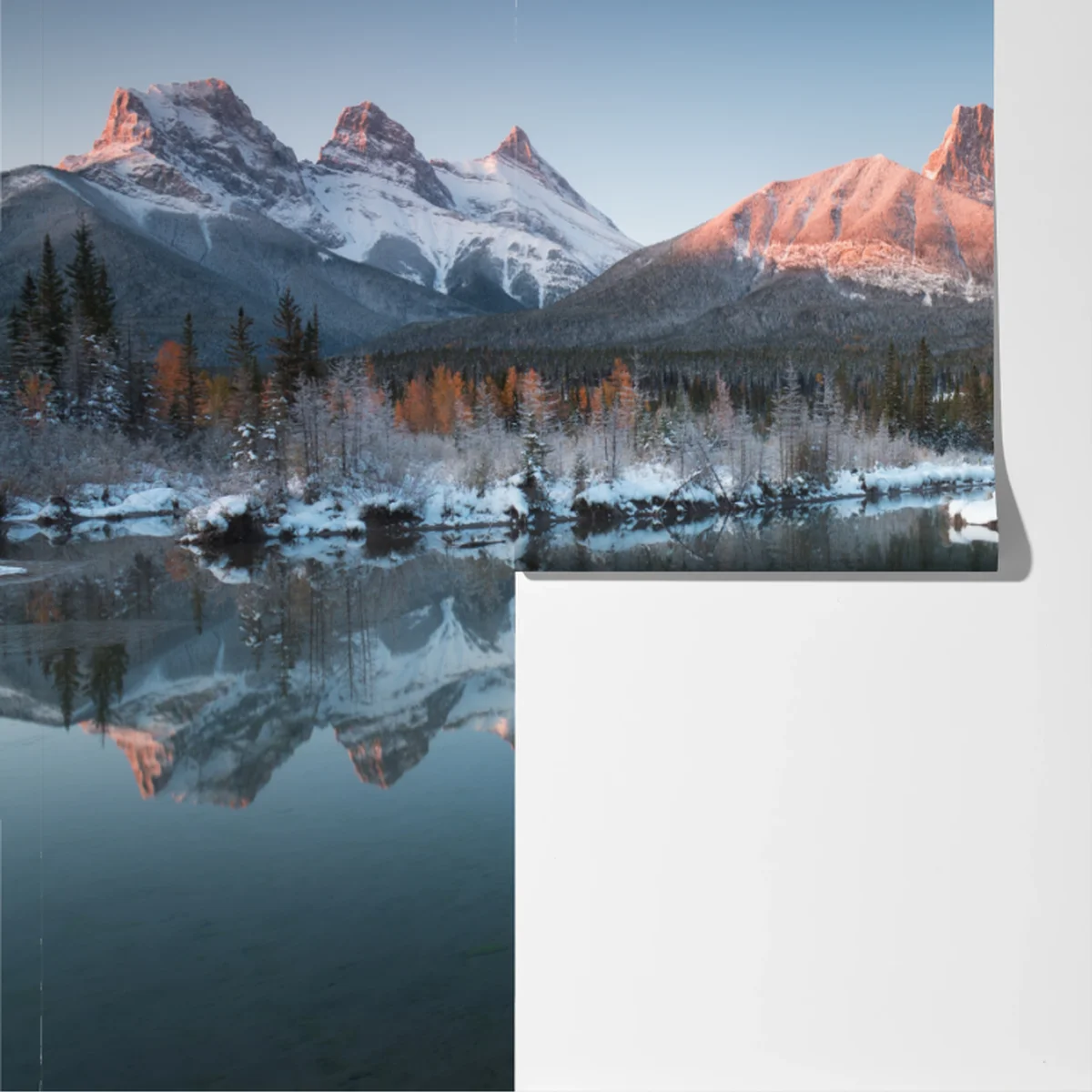 Fototapete bergspiegelung im morgendlichen glühen Fototapete bergspiegelung im morgendlichen glühen