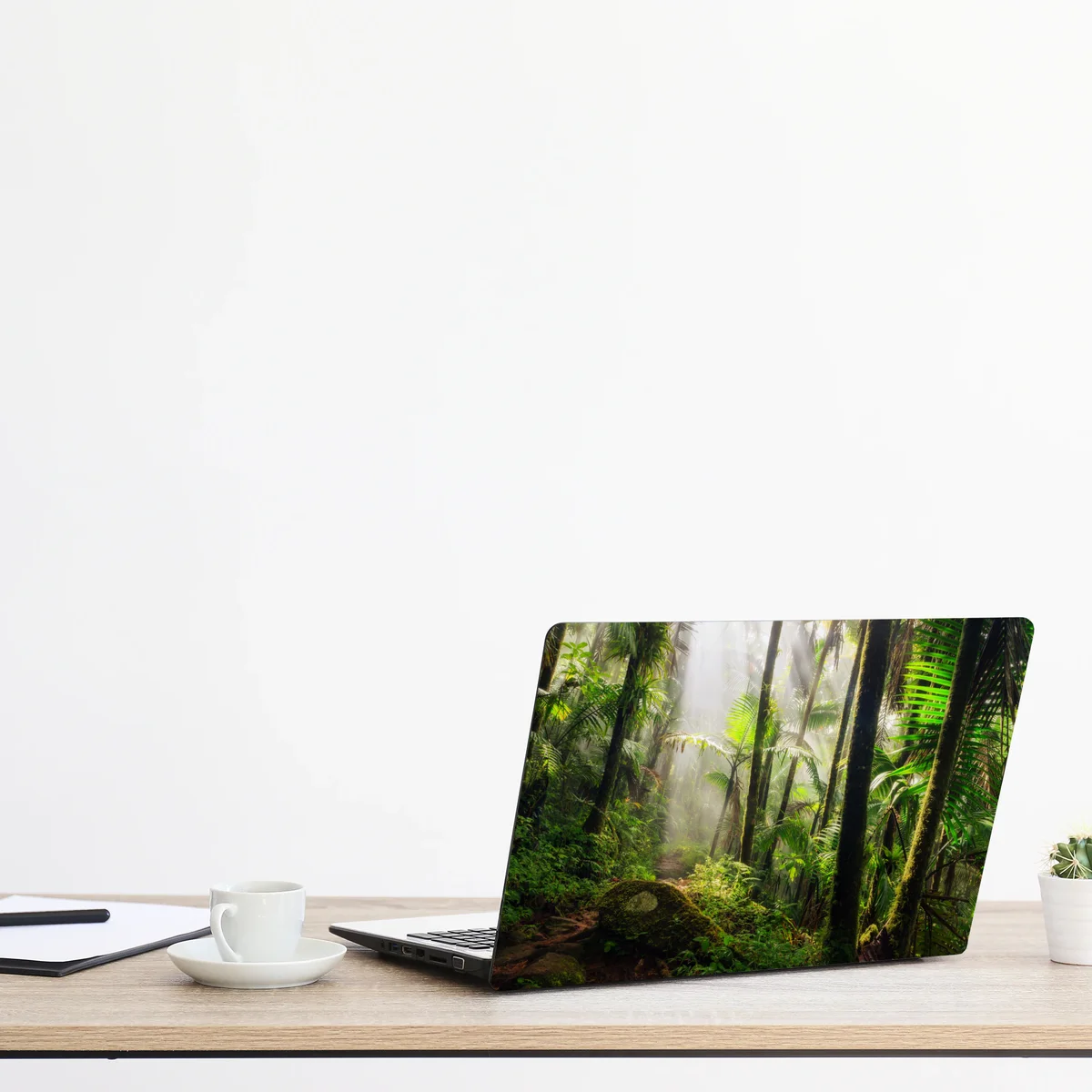 Laptop-Aufkleber tropischer regenwald mit sonnenstrahlen Laptop-Aufkleber tropischer regenwald mit sonnenstrahlen