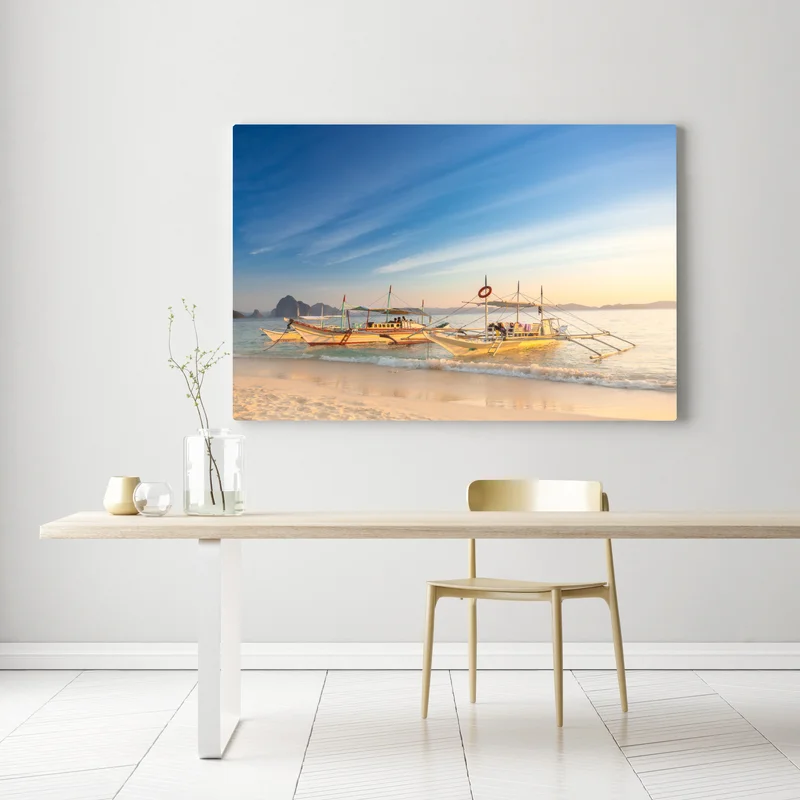 Leinwandbild tropischer strand bei sonnenuntergang mit booten Leinwandbild tropischer strand bei sonnenuntergang mit booten