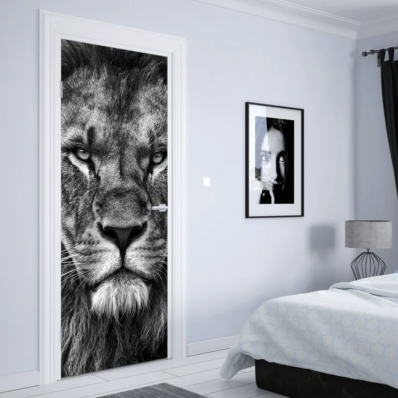 Türaufkleber majestätisches löwenportrait in monochrom