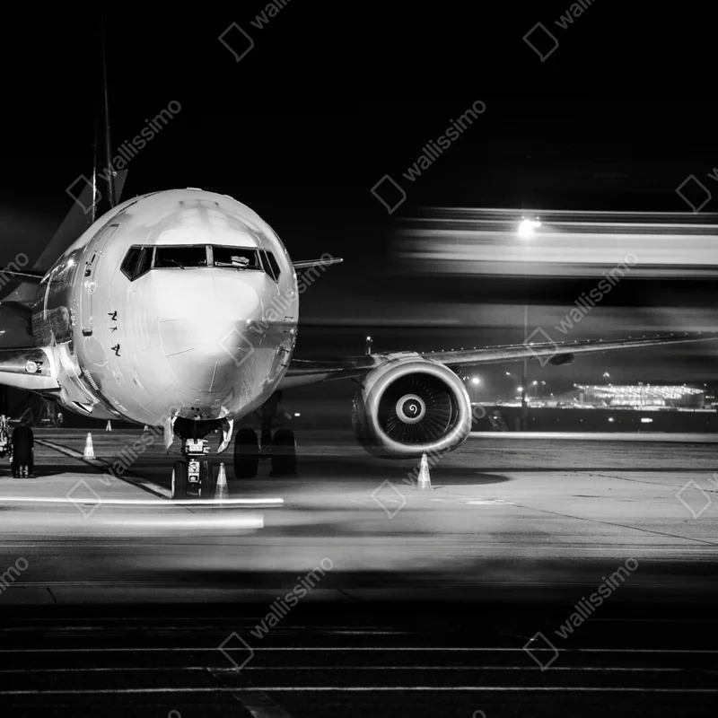 Repositionierbarer Aufkleber monochromes jet auf dem rollfeld bei nacht Repositionierbarer Aufkleber monochromes jet auf dem rollfeld bei nacht