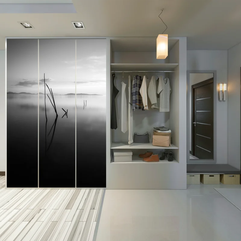 Schrankaufkleber ruhiger monochromer see mit reflexionen