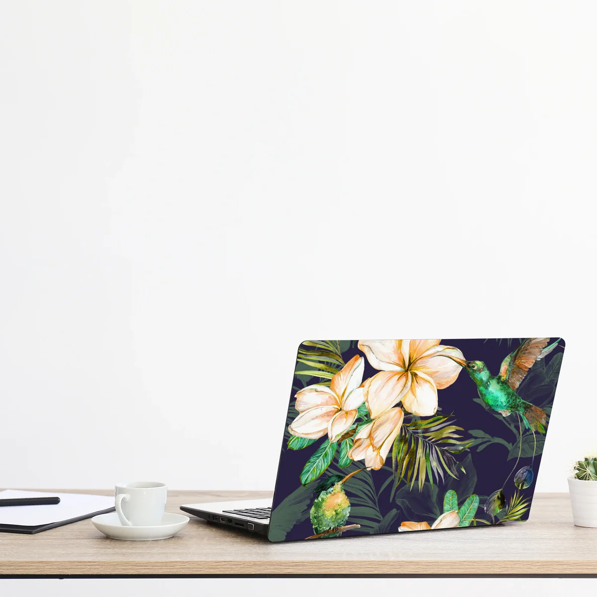 Laptop-Aufkleber tropische kolibris und plumeria in aquarell Laptop-Aufkleber tropische kolibris und plumeria in aquarell