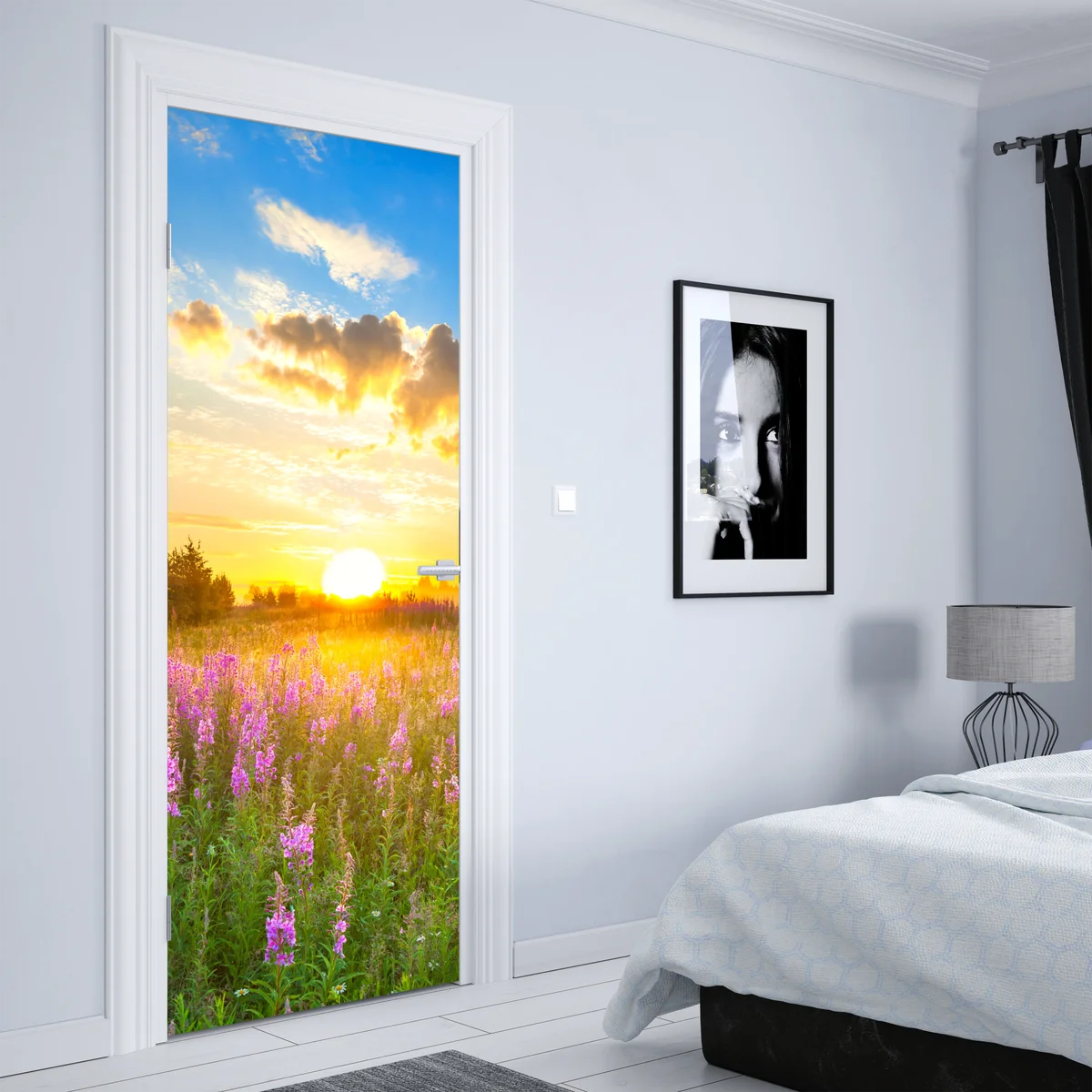 Türaufkleber sonnenaufgang über violetter wildblumenwiese Türaufkleber sonnenaufgang über violetter wildblumenwiese