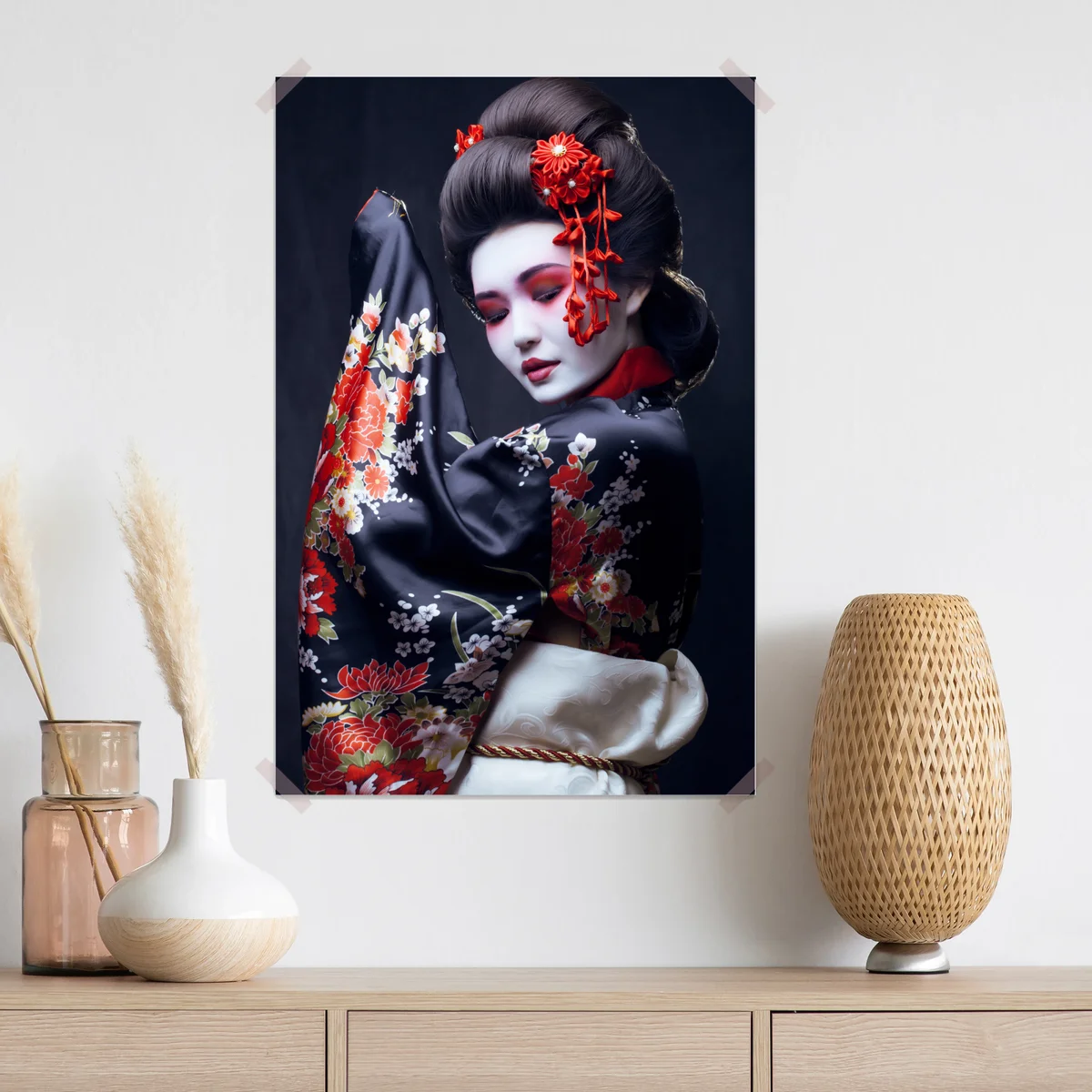 Poster elegantes geisha-porträt in rotem und schwarzem kimono Poster elegantes geisha-porträt in rotem und schwarzem kimono