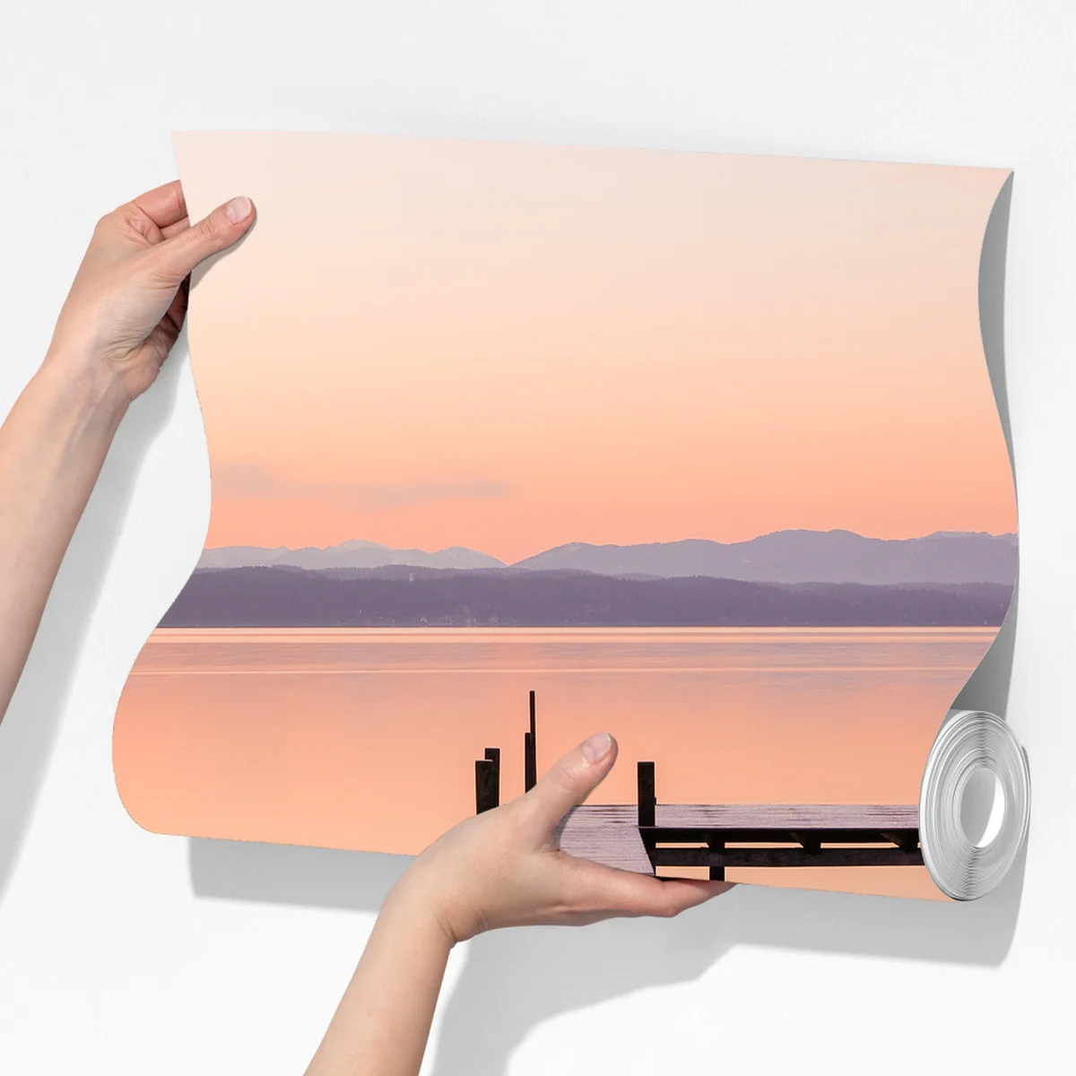 Fototapete ruhiger steg im frühaufgang über pastellfarbenem see Fototapete ruhiger steg im frühaufgang über pastellfarbenem see