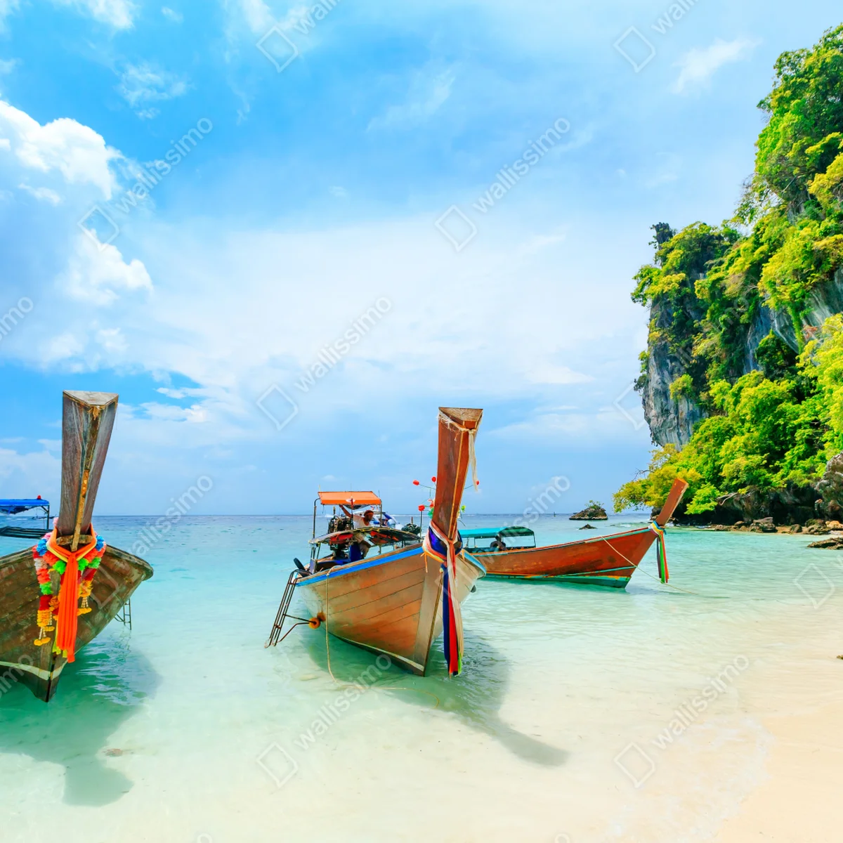 Poster longtail-boote am türkisfarbenen strand von Phuket Poster longtail-boote am türkisfarbenen strand von Phuket