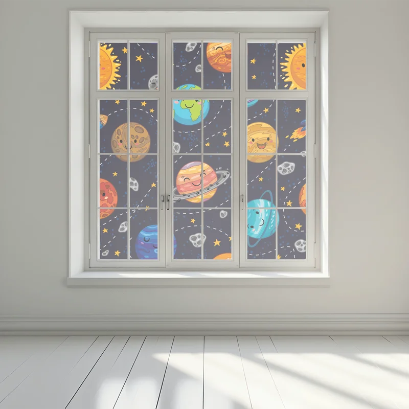 Fensteraufkleber lächelnde planeten im verspielten weltraummuster