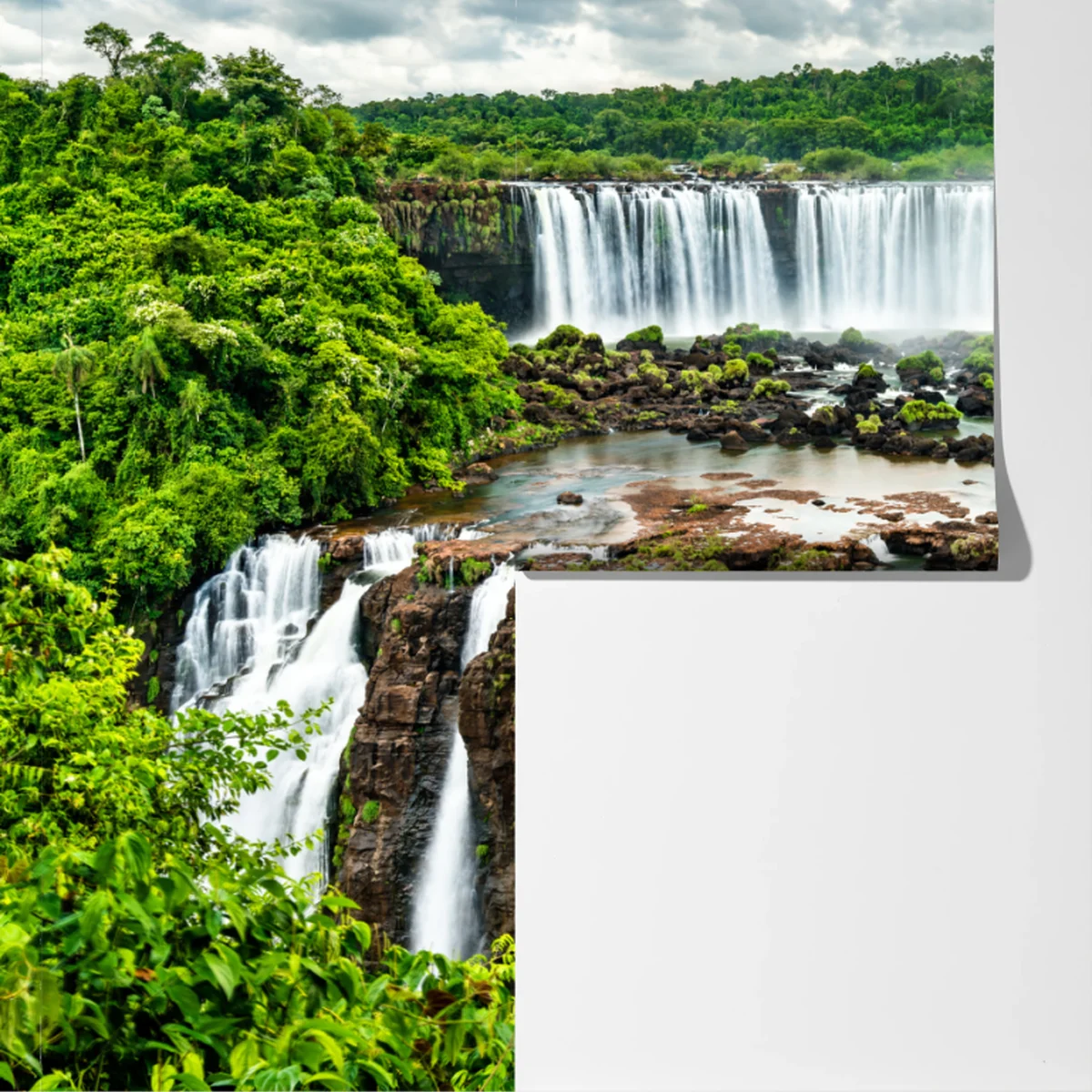 Fototapete panorama des üppigen grünen wasserfalls Fototapete panorama des üppigen grünen wasserfalls