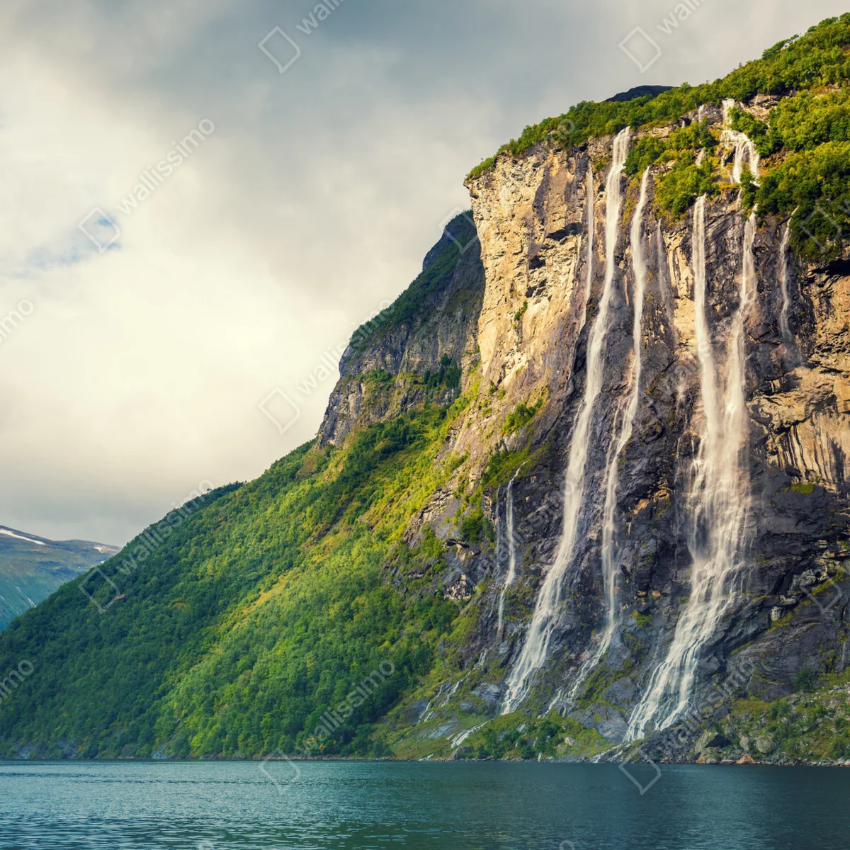 Fototapete wasserfälle an fjordklippen Fototapete wasserfälle an fjordklippen