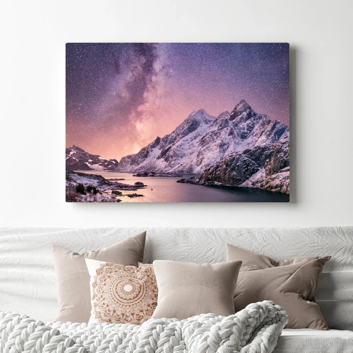 Leinwandbild milchstraße über verschneiten bergen in Norwegen Leinwandbild milchstraße über verschneiten bergen in Norwegen