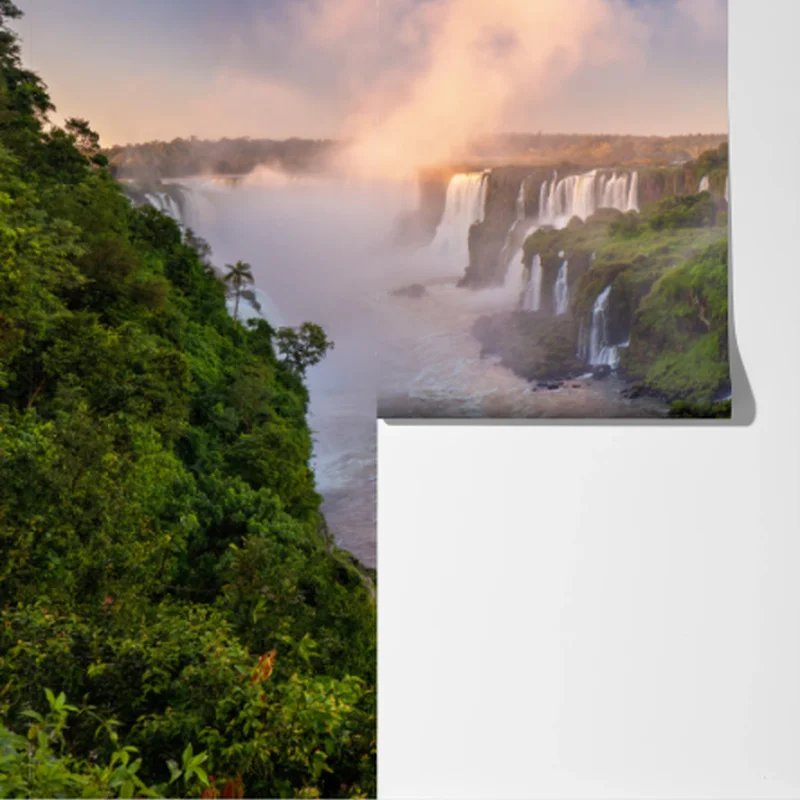 Fototapete neblige panorama der wasserfälle im üppigen wald Fototapete neblige panorama der wasserfälle im üppigen wald