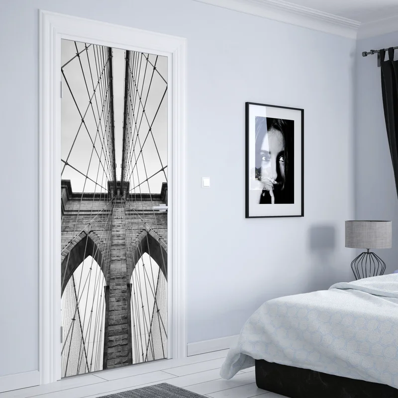 Türaufkleber perspektive der Brooklyn Bridge in monochrom