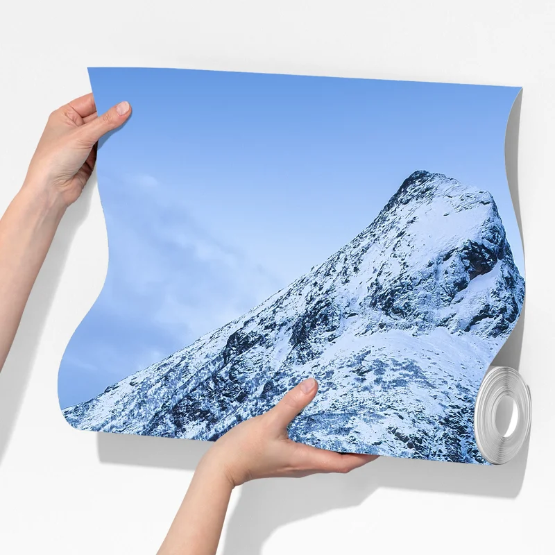 Fototapete schneebedeckter berg gespiegelt auf ruhigem wasser, Norwegen Fototapete schneebedeckter berg gespiegelt auf ruhigem wasser, Norwegen