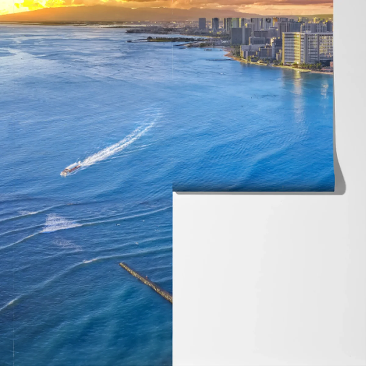 Fototapete skyline einer küstenstadt bei sonnenuntergang Fototapete skyline einer küstenstadt bei sonnenuntergang