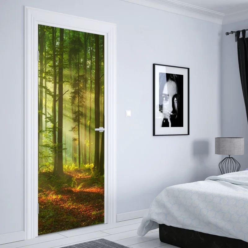 Türaufkleber morgendliches licht im grünen wald