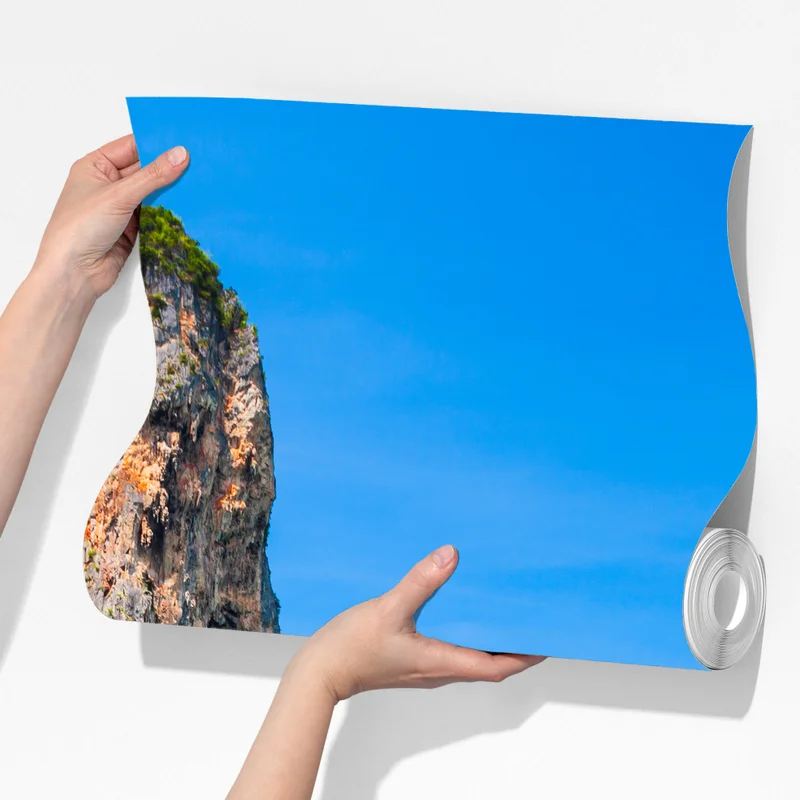 Fototapeta tropikalna plaża z tradycyjnymi łodziami w Tajlandii Fototapeta tropikalna plaża z tradycyjnymi łodziami w Tajlandii