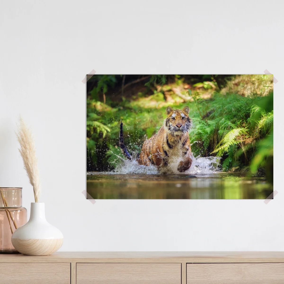 Poster majestätischer tiger im waldbach Poster majestätischer tiger im waldbach