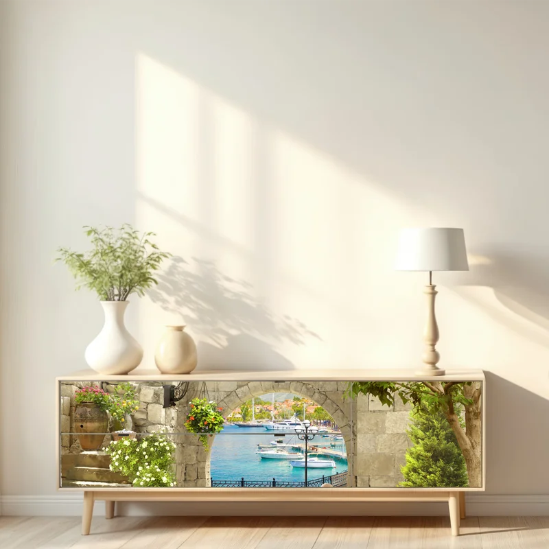 Repositionierbarer Aufkleber mediterraner blick durch eine arkade