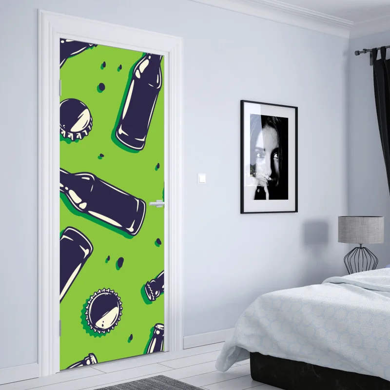 Türaufkleber grünes pop-art-muster mit bierflaschen und kronkorken Türaufkleber grünes pop-art-muster mit bierflaschen und kronkorken