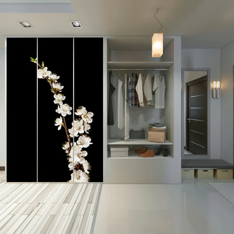 Schrankaufkleber zarter zweig mit aprikosenblüten auf schwarzem hintergrund