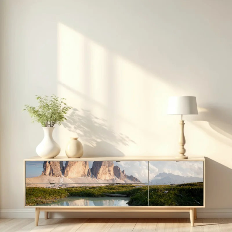 Repositionierbarer Aufkleber sonnenbeschienene alpengipfel im spiegel des ruhigen sees