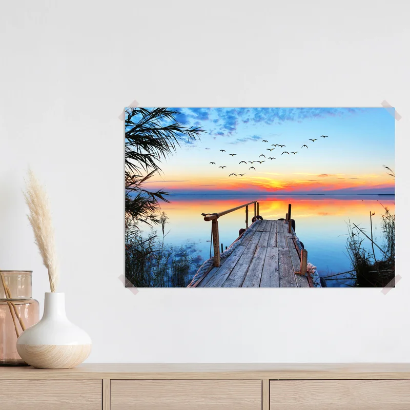 Poster steg bei sonnenuntergang über ruhigem see Poster steg bei sonnenuntergang über ruhigem see