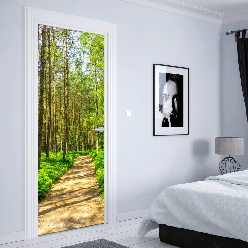 Türaufkleber sonniger waldweg zwischen kiefern