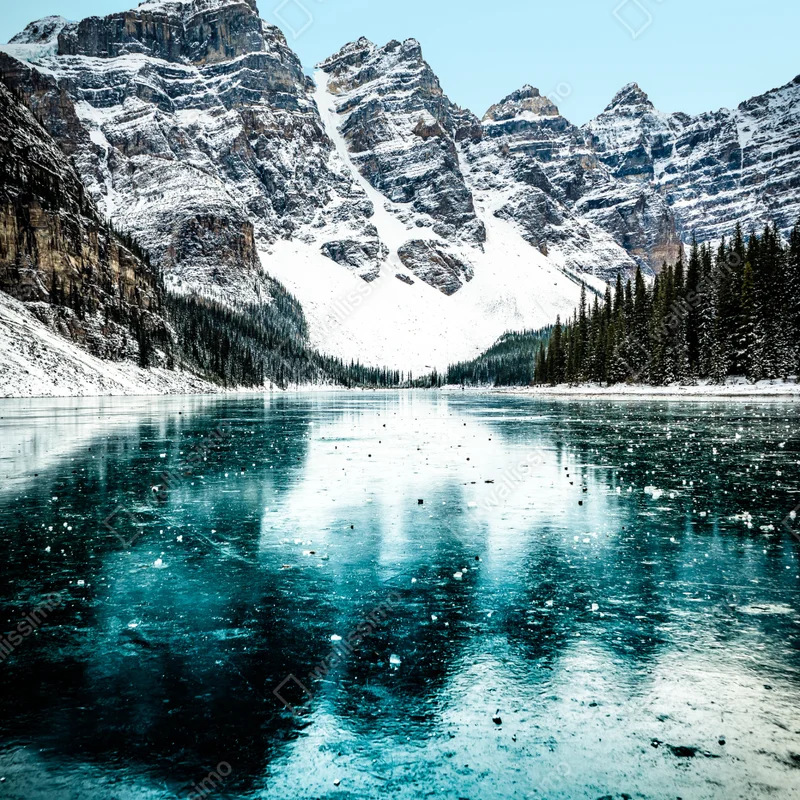Schrankaufkleber eisiger türkissee mit bergreflexion Schrankaufkleber eisiger türkissee mit bergreflexion