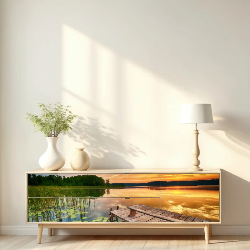 Repositionierbarer Aufkleber goldener sonnenaufgang über ruhigem see