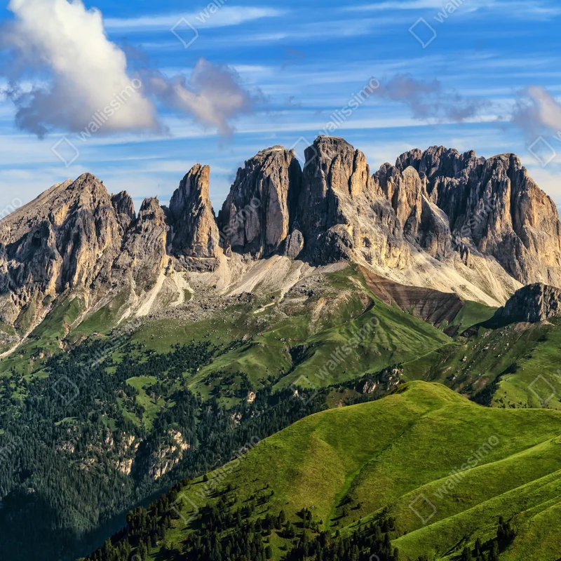 Fototapete majestätische bergpanorama mit grünen hügeln Fototapete majestätische bergpanorama mit grünen hügeln