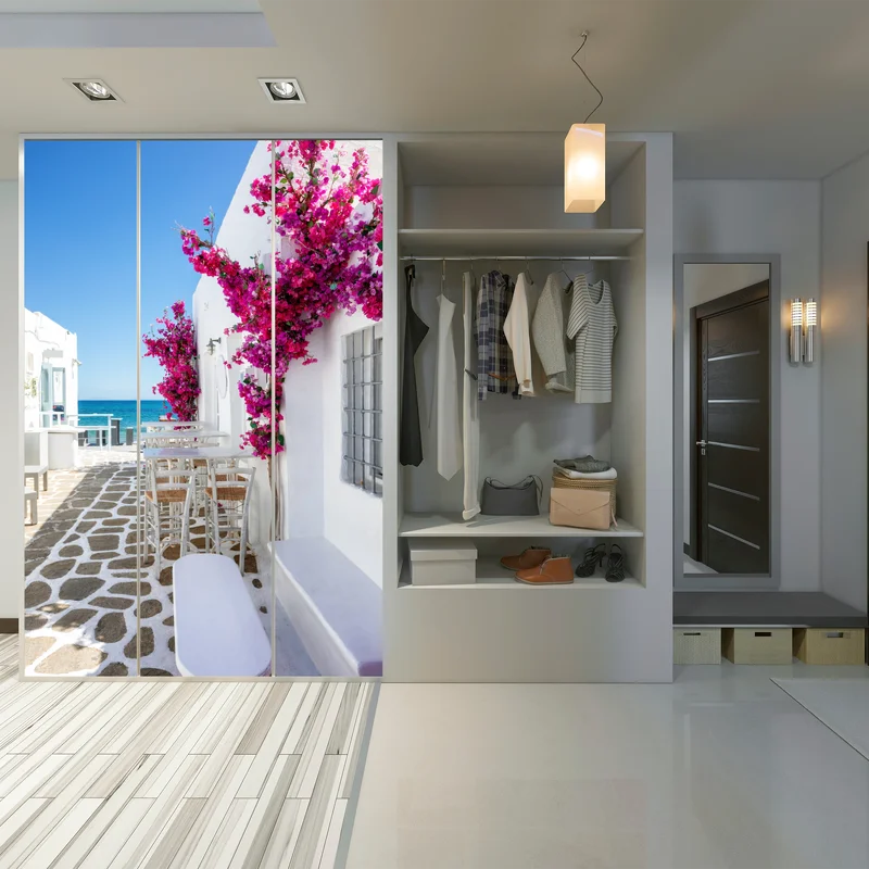 Schrankaufkleber sonnige mediterrane gasse mit bougainvillea