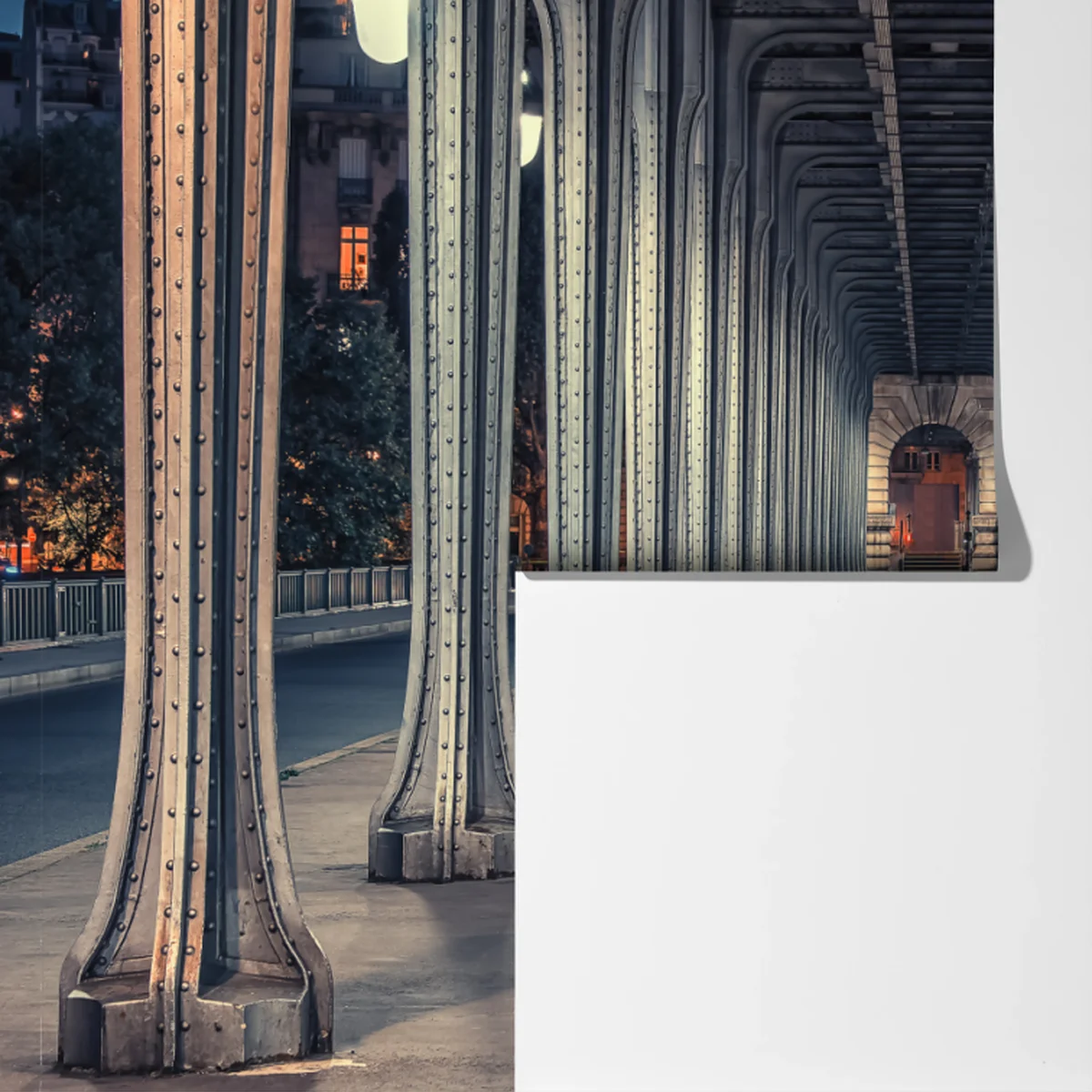 Fototapete symmetrischer stahlkorridor einer brücke bei nacht Fototapete symmetrischer stahlkorridor einer brücke bei nacht