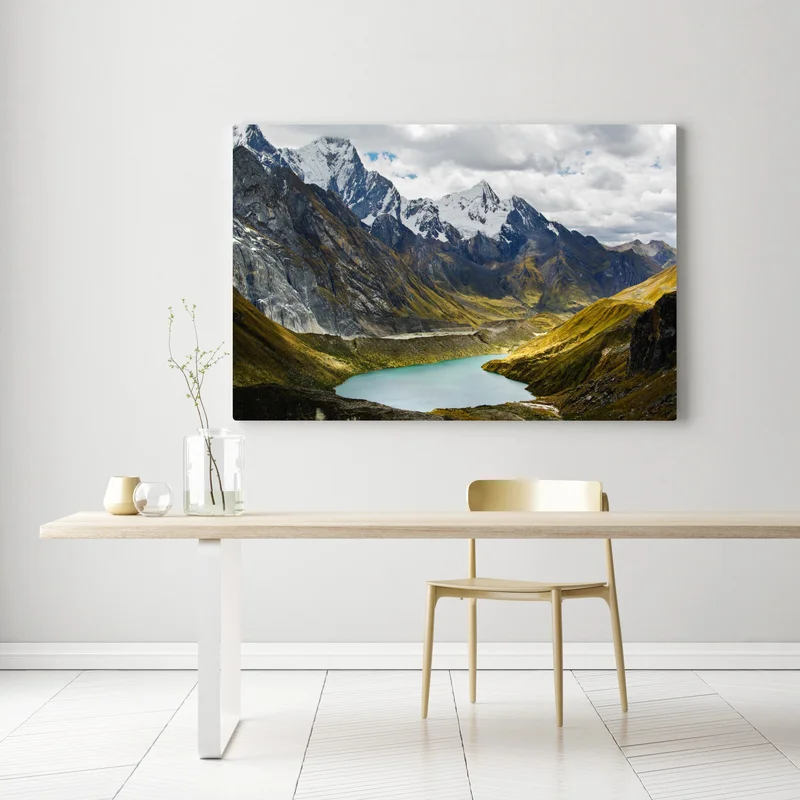 Leinwandbild türkisblauer bergsee unter schneegipfeln Leinwandbild türkisblauer bergsee unter schneegipfeln