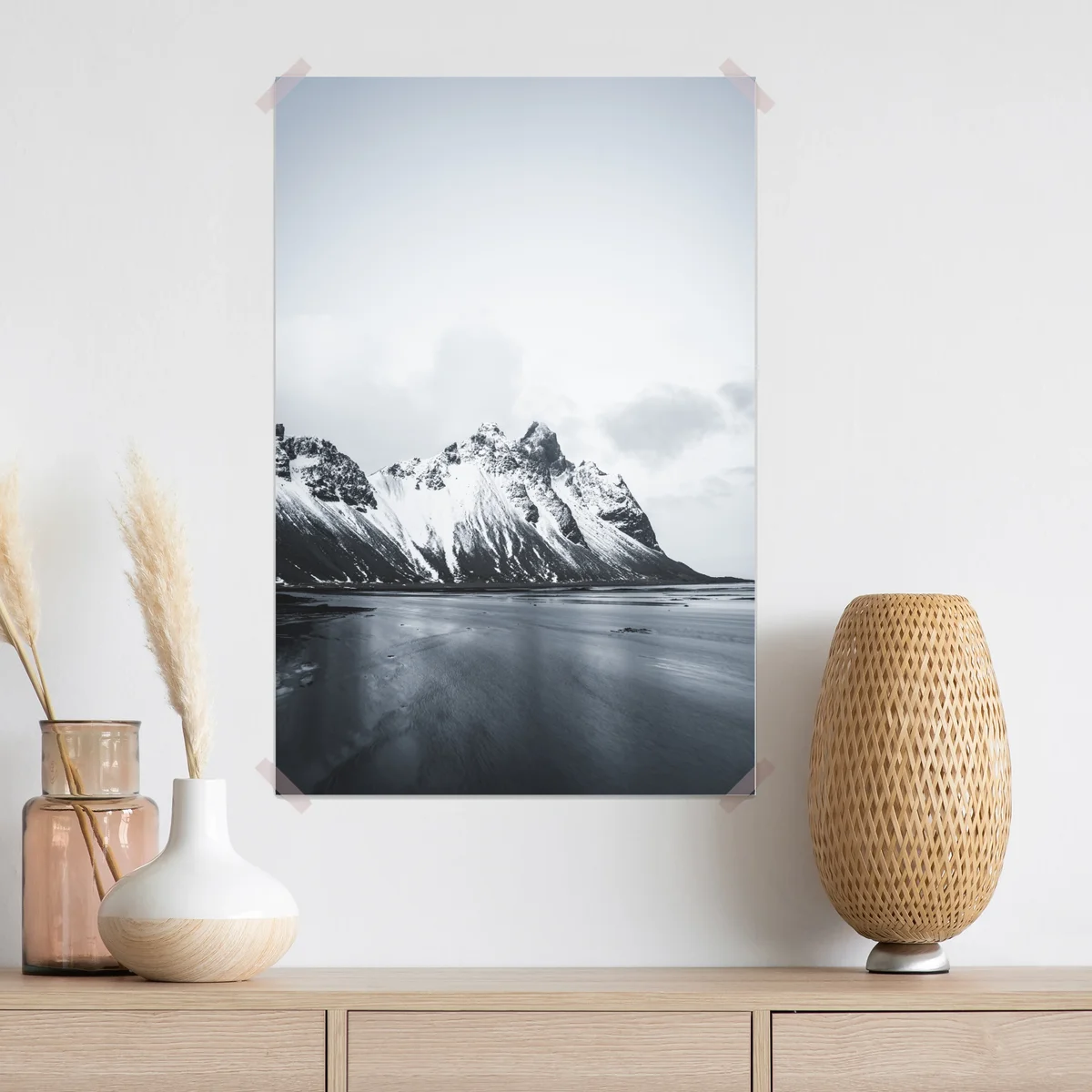Poster ruhige schneebedeckte berglandschaft am meer Poster ruhige schneebedeckte berglandschaft am meer