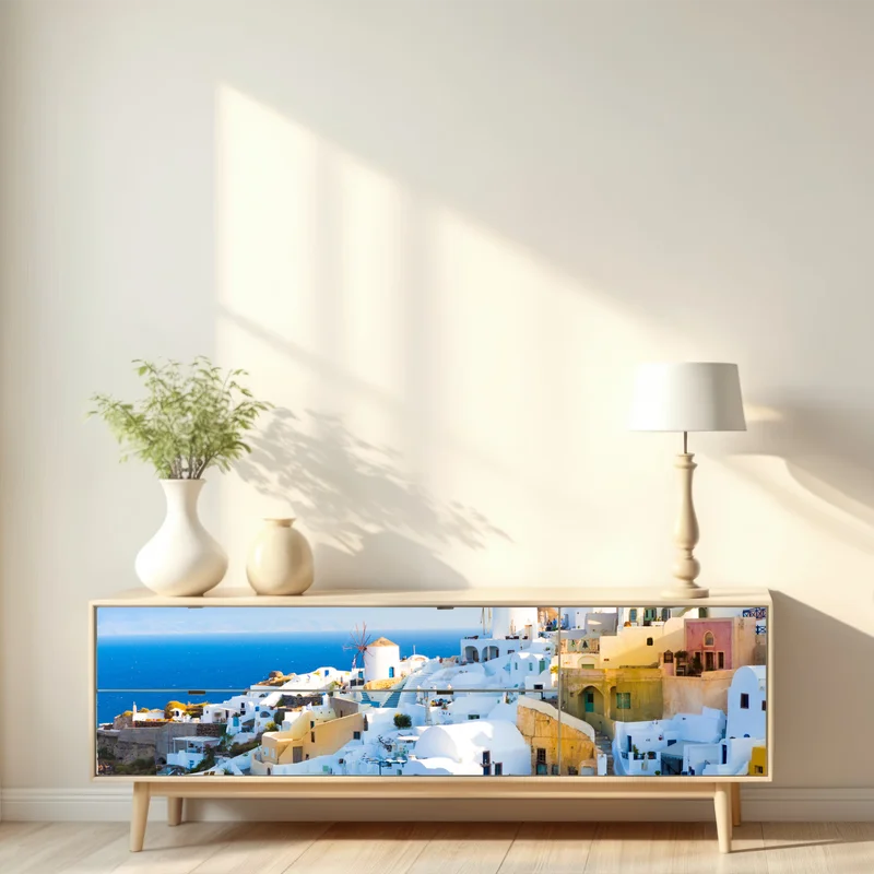 Repositionierbarer Aufkleber sonnenbeschienenes Santorini-dorf am meer