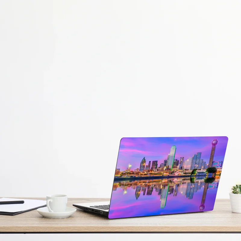 Naklejka na laptopa Dallas panorama miasta o fioletowym zmierzchu Naklejka na laptopa Dallas panorama miasta o fioletowym zmierzchu