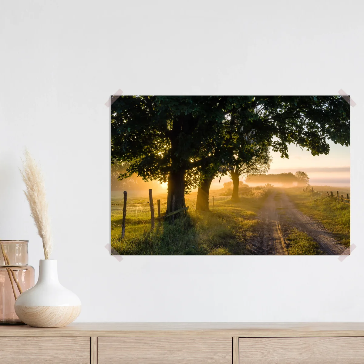 Poster sonnenbeschienener landweg im morgendunst Poster sonnenbeschienener landweg im morgendunst