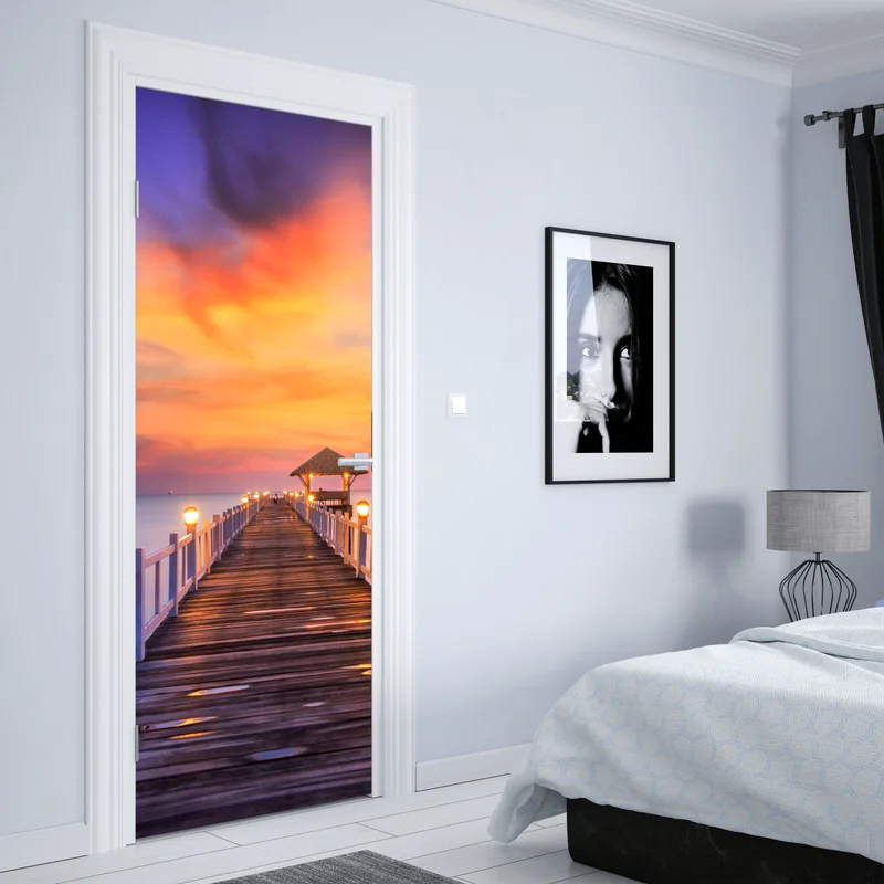 Türaufkleber holzsteg im sonnenaufgang