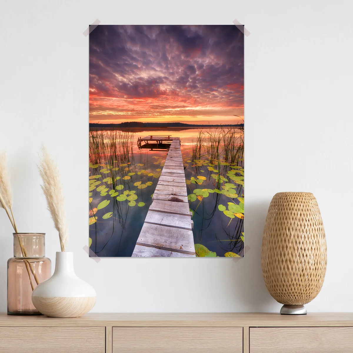 Poster sonnenaufgang über ruhigem see mit steg Poster sonnenaufgang über ruhigem see mit steg