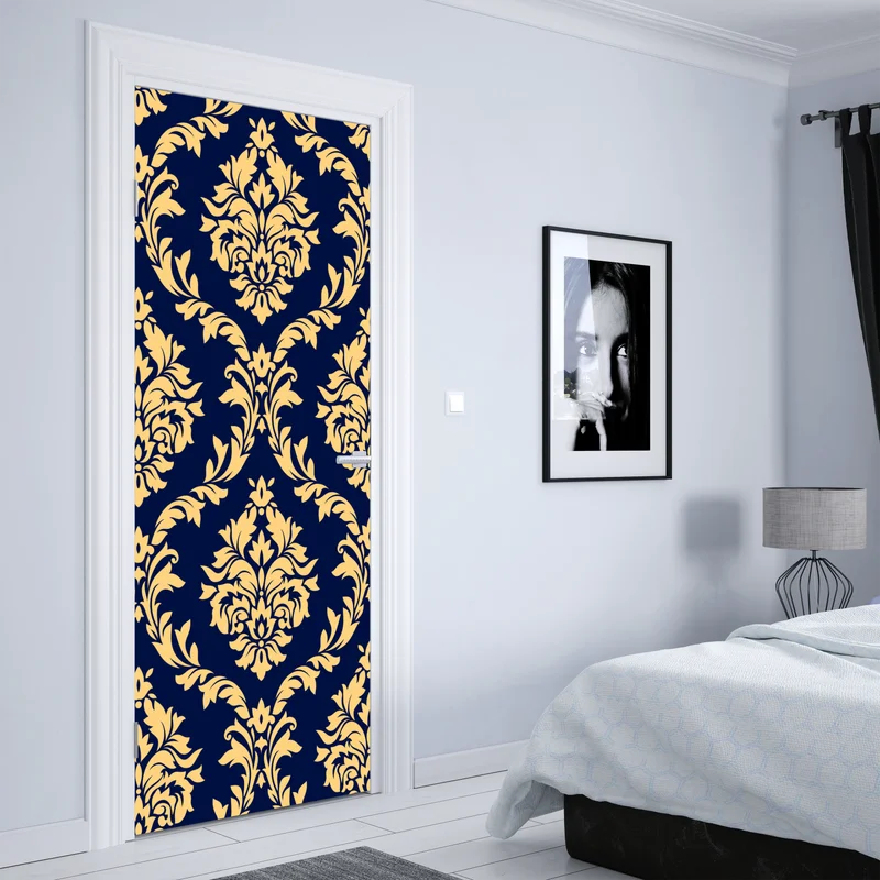 Türaufkleber elegantes goldenes damastmuster auf tiefblauem hintergrund Türaufkleber elegantes goldenes damastmuster auf tiefblauem hintergrund