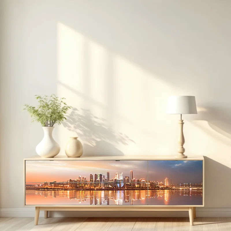 Repositionierbarer Aufkleber stadtsilhouette im spiegelbild bei dämmerung