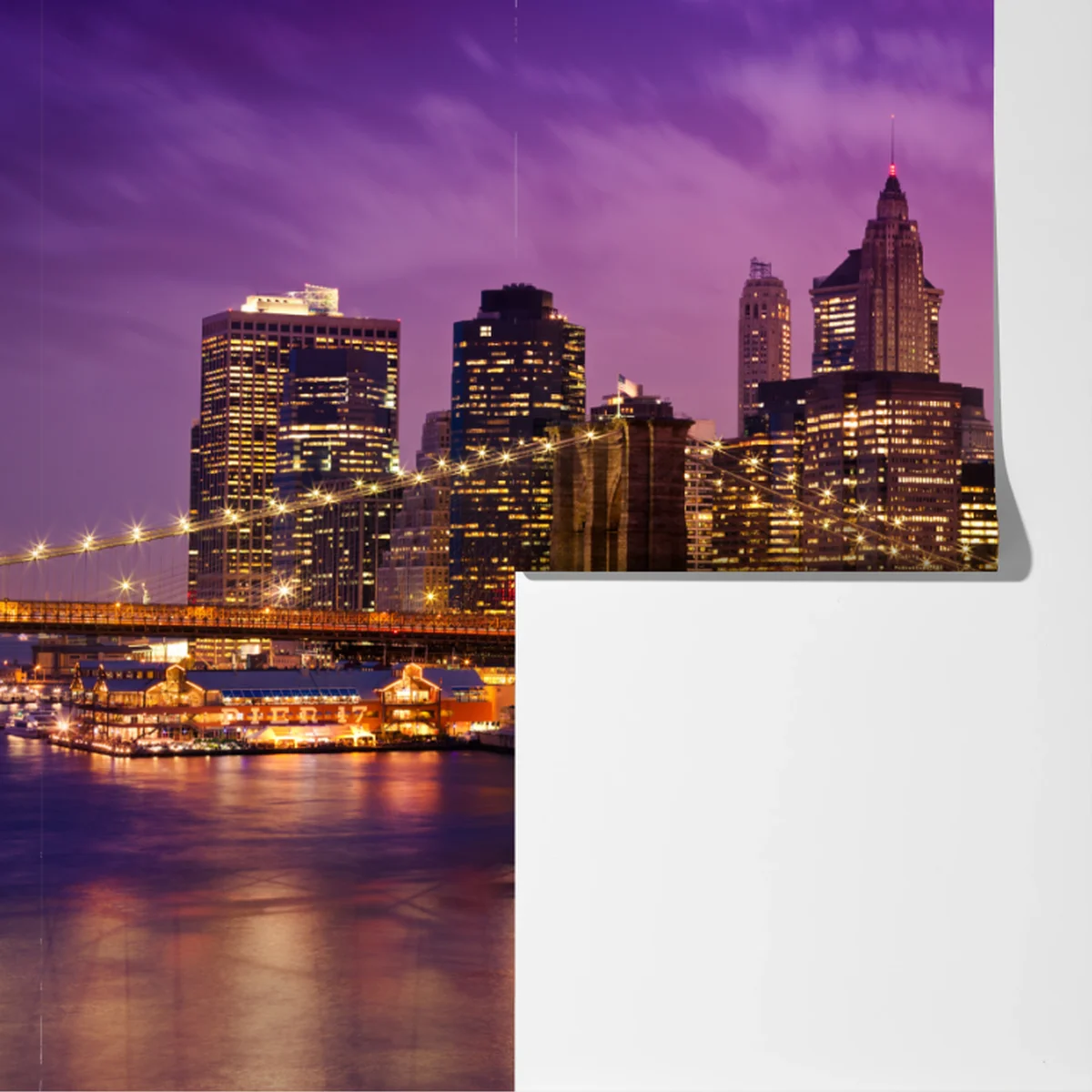 Fototapete violette skyline über leuchtender stadt und brücke Fototapete violette skyline über leuchtender stadt und brücke