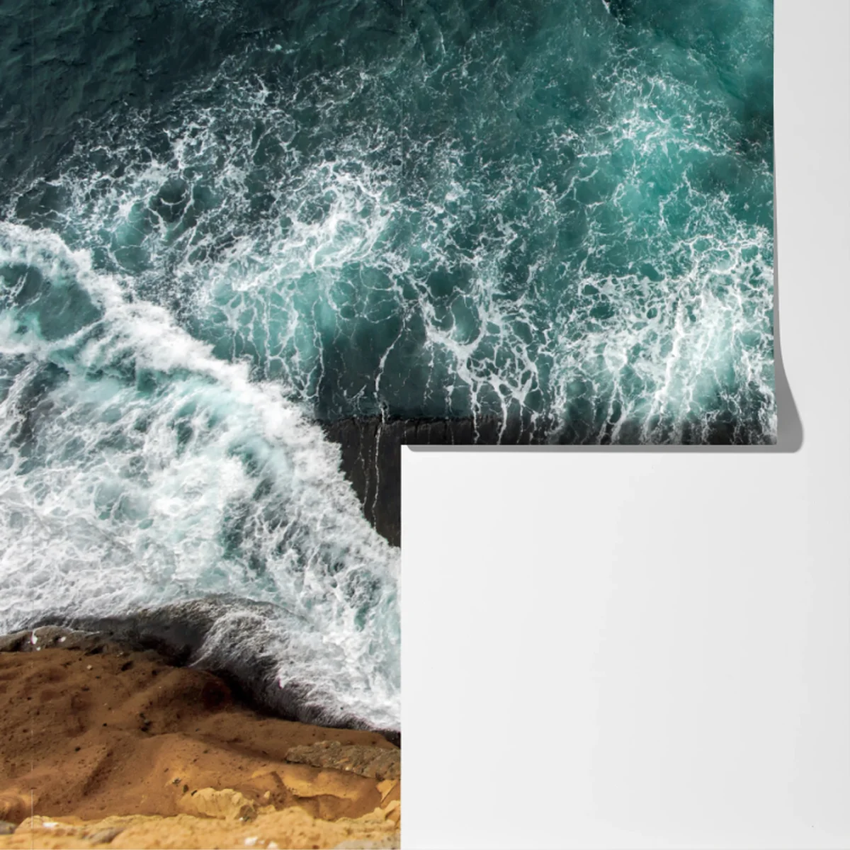 Fototapete türkise küste aus der vogelperspektive mit brandenden wellen Fototapete türkise küste aus der vogelperspektive mit brandenden wellen