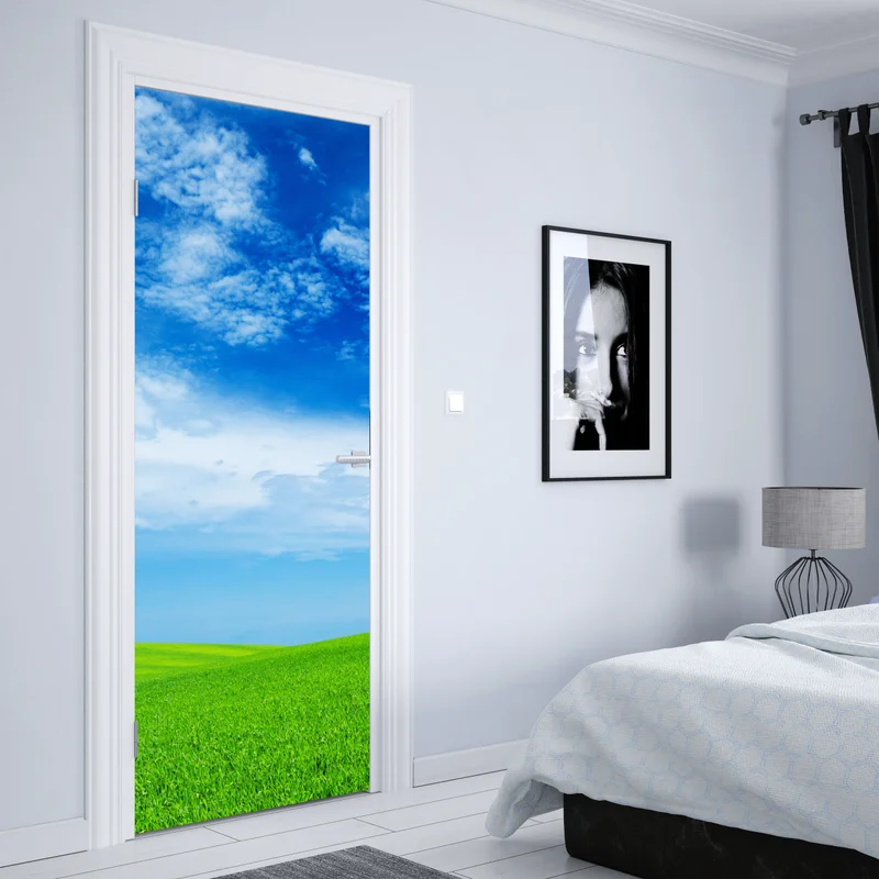 Türaufkleber grüne wiese unter blauem himmel