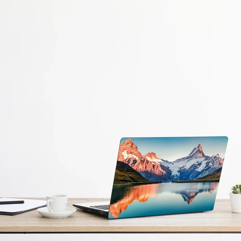 Naklejka na laptopa odbicia zachodu słońca nad Bachalpsee, Szwajcaria