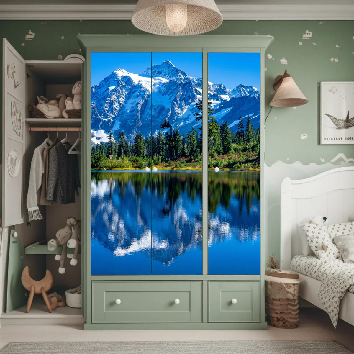 Schrankaufkleber majestätische bergspiegelung über dem see Schrankaufkleber majestätische bergspiegelung über dem see