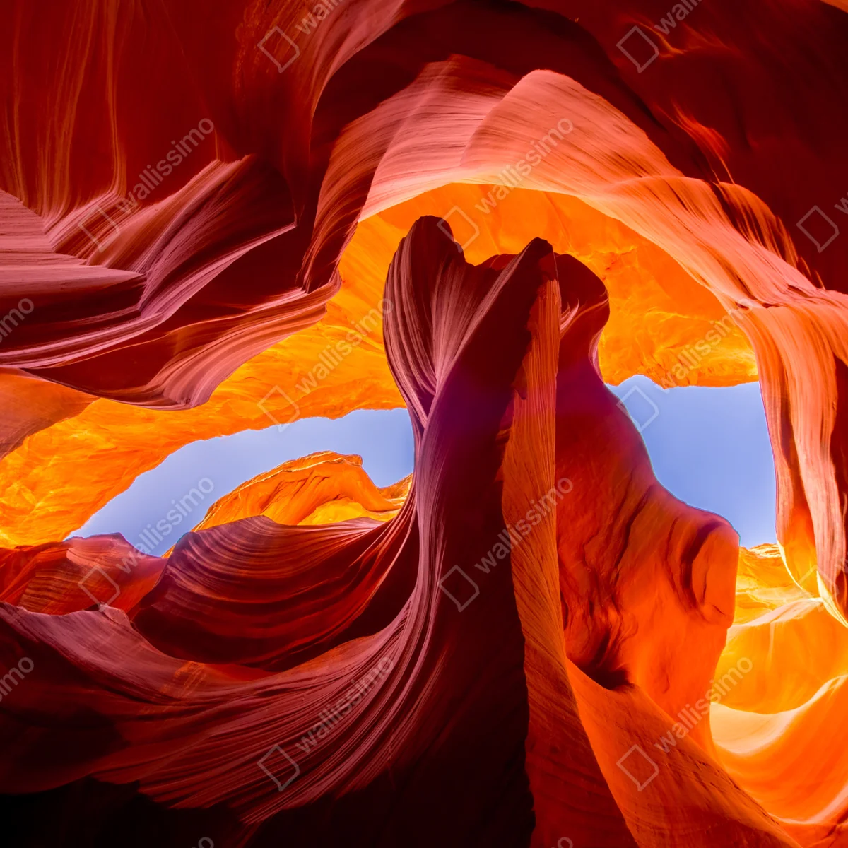 Fototapete sonnenbeleuchteter sandsteincanyon mit lebendigen kurven Fototapete sonnenbeleuchteter sandsteincanyon mit lebendigen kurven