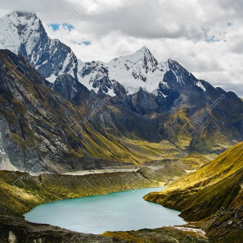 Leinwandbild türkisblauer bergsee unter schneegipfeln Leinwandbild türkisblauer bergsee unter schneegipfeln